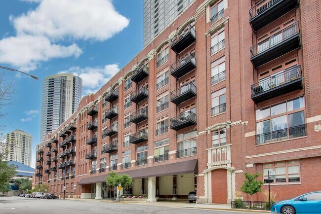 360 W Illinois St