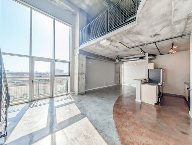 Building Photo - 2000 Bagby St