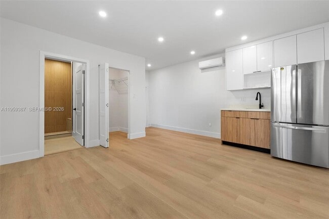 Photo - 1060 Pasco Jose De La Luz Y Caballero Ct Unidad 2