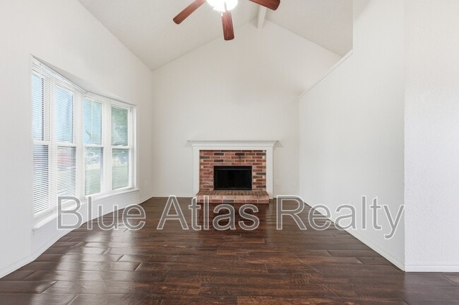 Photo - 1612 Hunterwood Dr