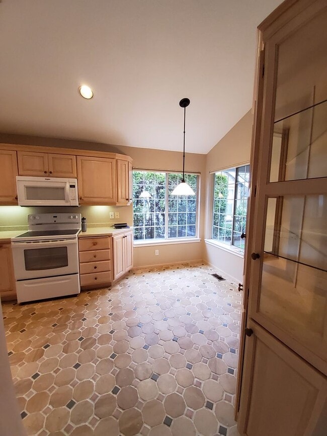 Photo - Great Home In Charbonneau
