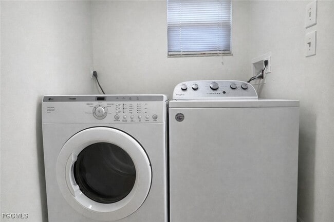 Building Photo - 4265 Desoto Ave