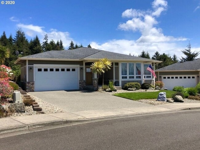 Building Photo - Amazing Bay View 3 bed/3 bath in Coos Bay