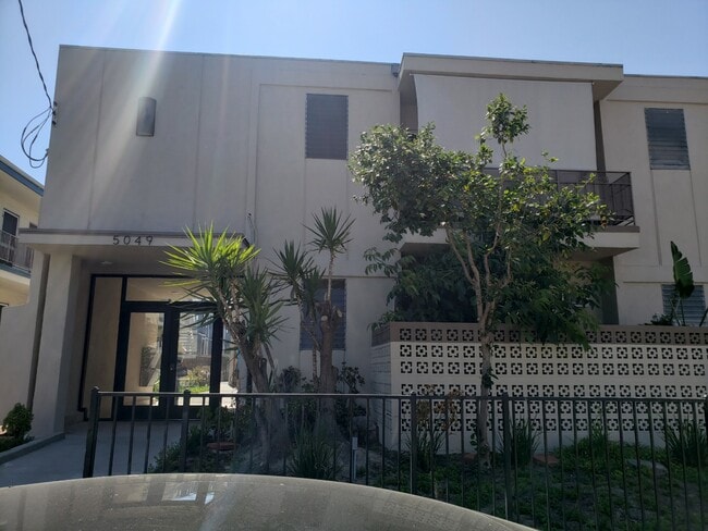 Photo - 5049 Denny Ave Unidad 7