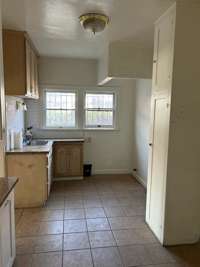 Photo - 1425 W 48th St Unit 1425