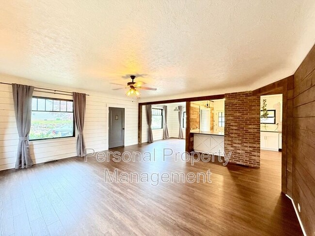 Photo - 2234 N L St