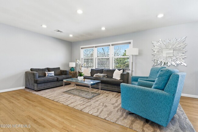 Photo - 280 Oakley Ave