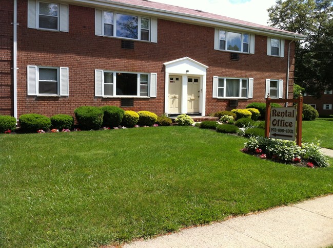 Exterior - Brooklawn Gardens Apartments