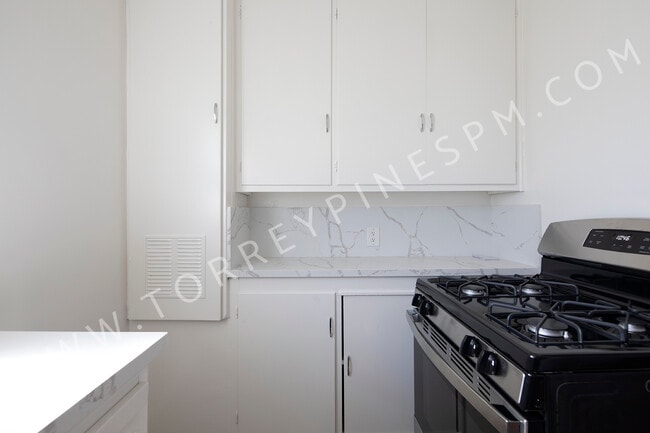 Photo - 2073-2079 Emerald St