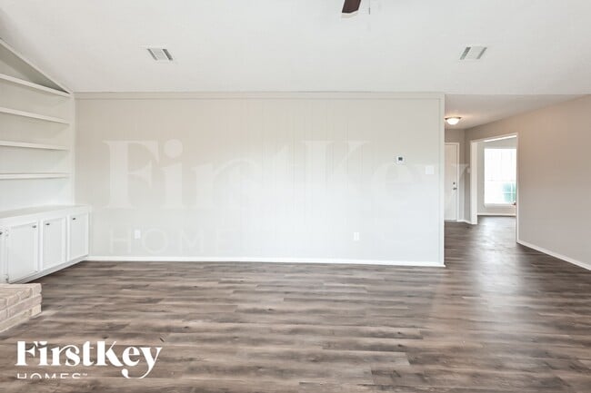 Photo - 8222 Streamside Dr