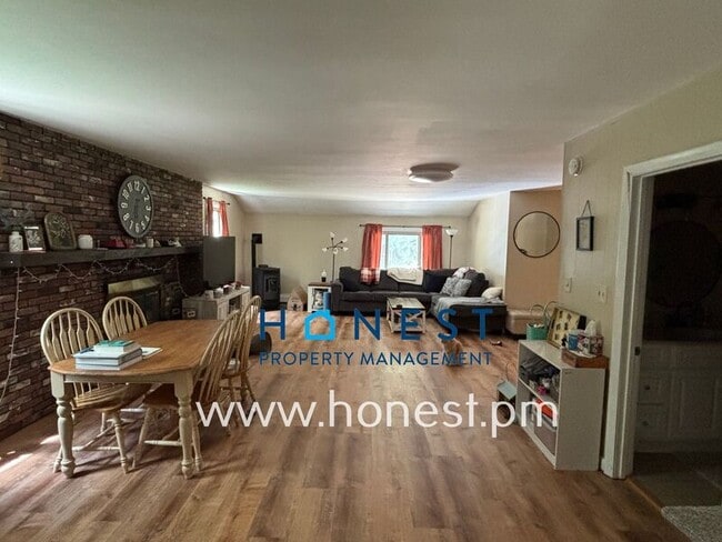 Building Photo - 206 Derosay St Unit 1