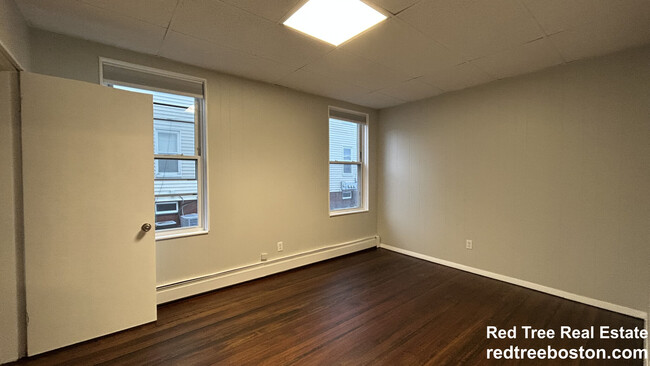 Photo - 158 Holland St Apartments Unit 1