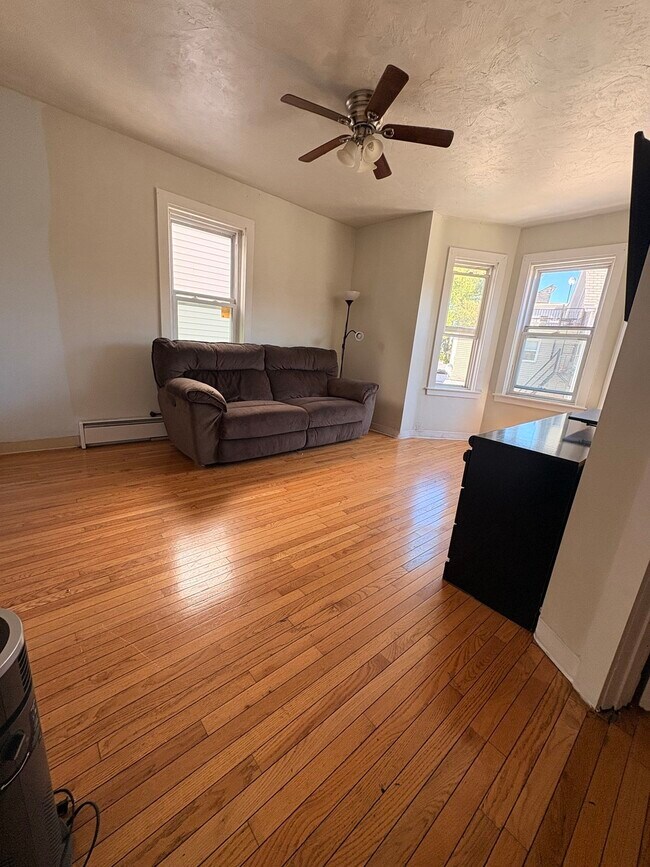 4 Ashley St Unit 2