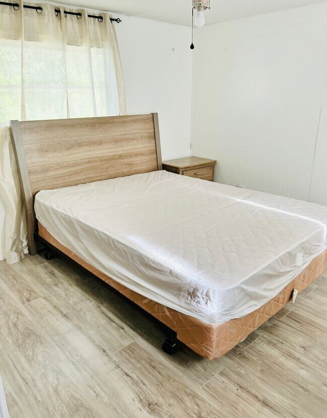 COMPLETELY RENOVATED MOBILE HOME Rental For Rent in Belleview, FL