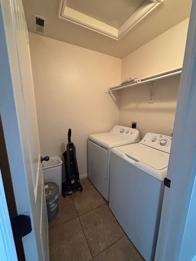 Photo - CHR-C 79/81 Unit 81