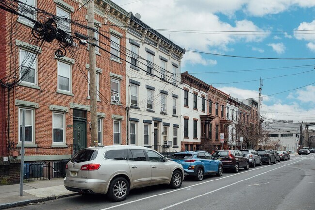 Building Photo - 357 8th St Unit 3L