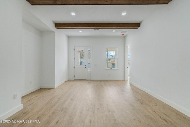 Photo - 521 Garbelmann St