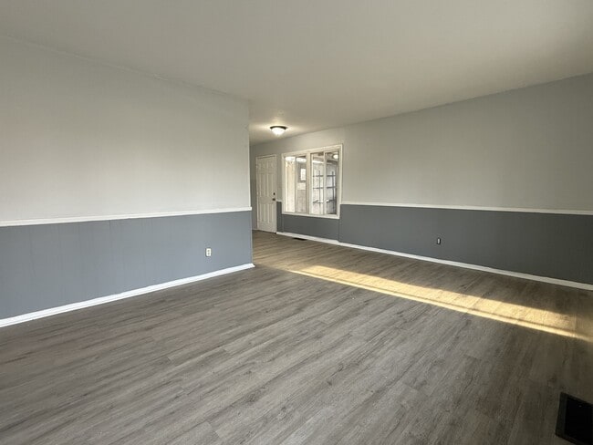 Photo - 3138 Midvale Dr