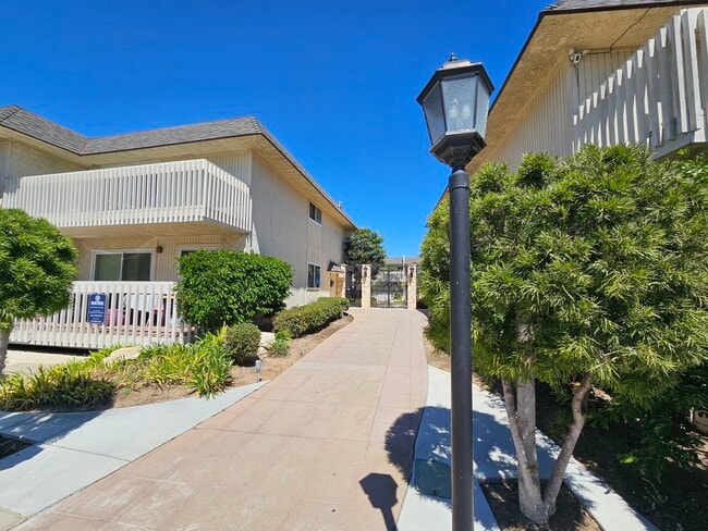 Building Photo - 1200 Opal St Unit Peppertree Village Condo