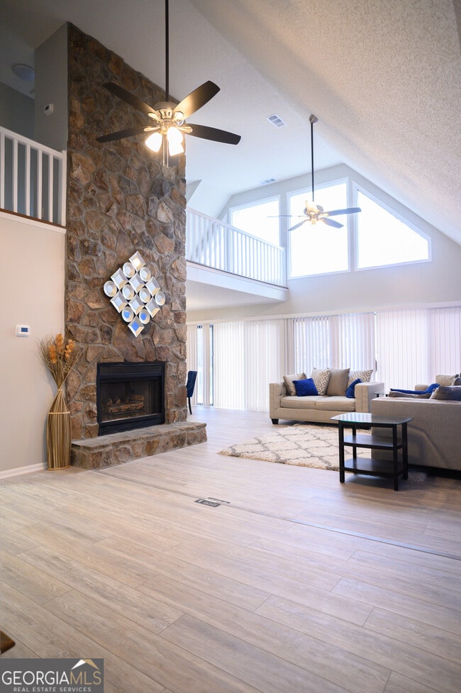 Building Photo - 390 Stoneridge Way