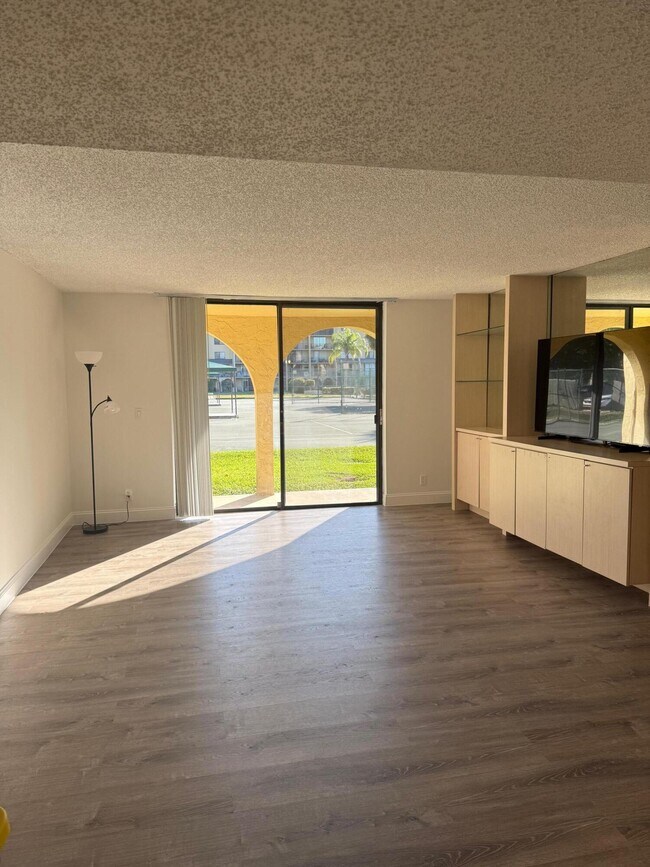 Photo - 2786 Tennis Club Dr Unit 102