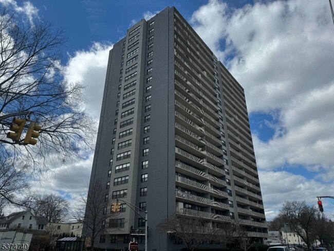 Building Photo - 285 Aycrigg Ave Unit 12G Rental