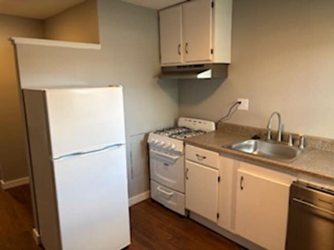 Photo - 3 BR Triplex in Martinsville