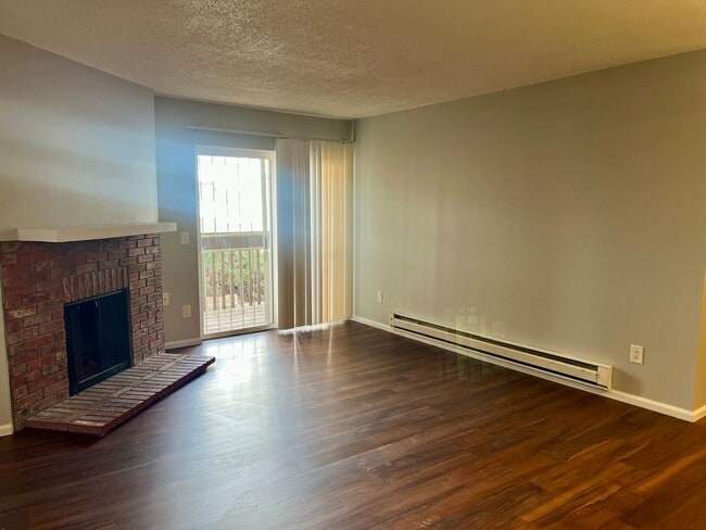 Photo - 2 Bedroom 2 Bathroom Aurora Condo! Unidad 210A