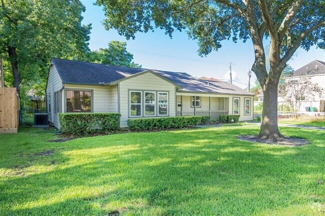 Building Photo - 5519 Huisache St Rental
