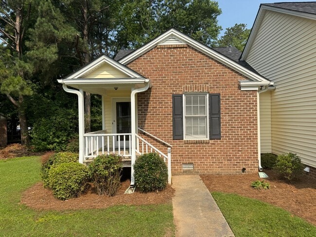2 Bedroom / 2 Bath End Unit Townhome in Ce... - 2 Bedroom / 2 Bath End Unit Townhome in Ce...