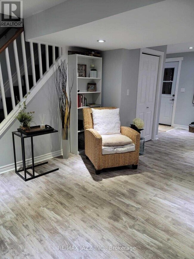 Photo - 900 Juniper St