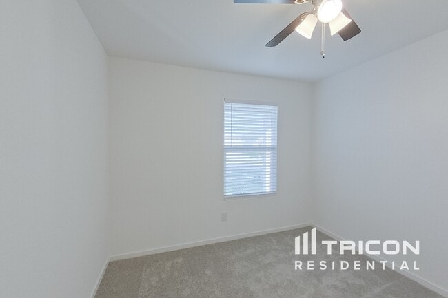 Photo - 831 Ginkgo Wy