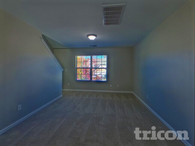 Photo - 125 Karlstad Ln