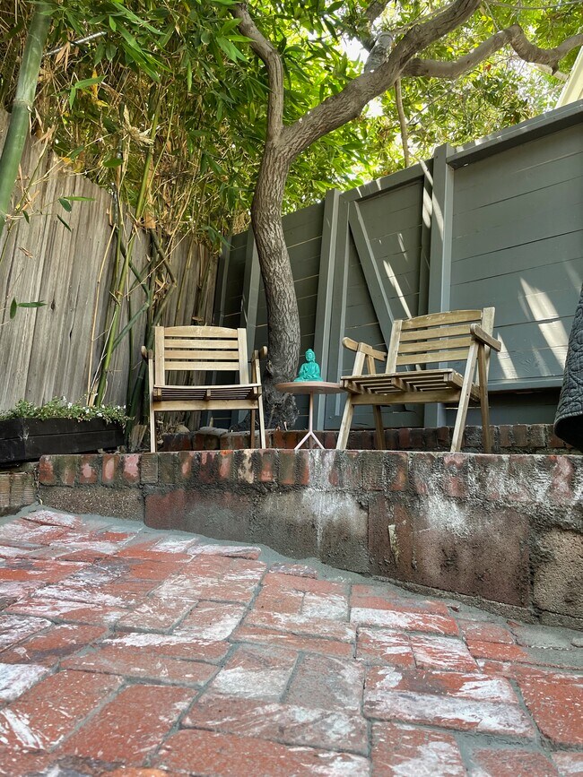 Patio de ladrillo - 2522 Lake View Ave Unidad 2522