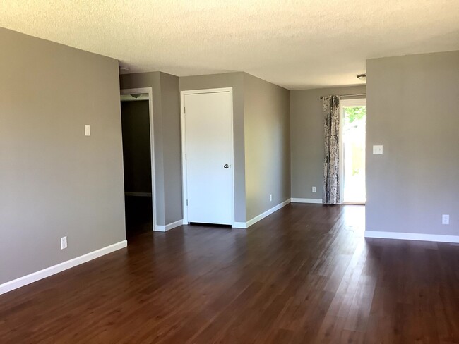 4842 Elderberry Loop