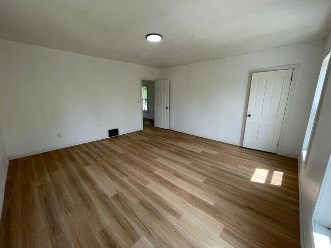 Building Photo - 942 Washington St Unit Upper