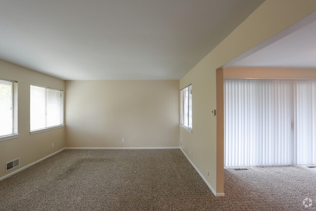 3BR, 1.5BA - 1910 SF