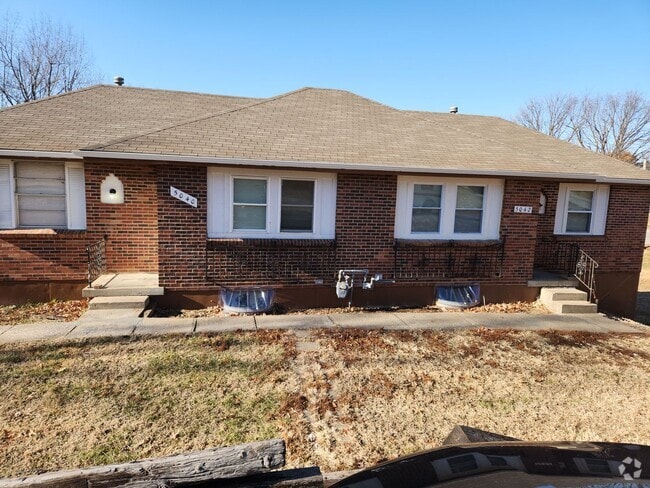 Building Photo - 5040-5042 N Topping Ave Unit 5042 Rental