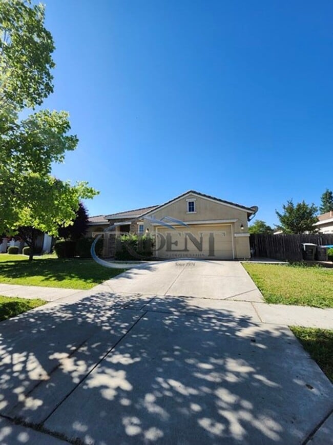Building Photo - 3 bedroom, 2 bath house