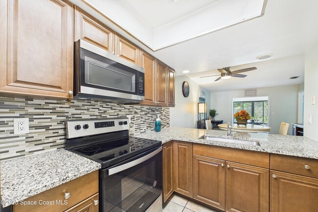 Building Photo - 3021 Sir Hamilton Cir Unit 11