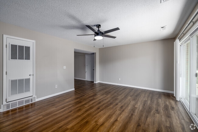 2BR, 1.5BA - 900SF - Living Area