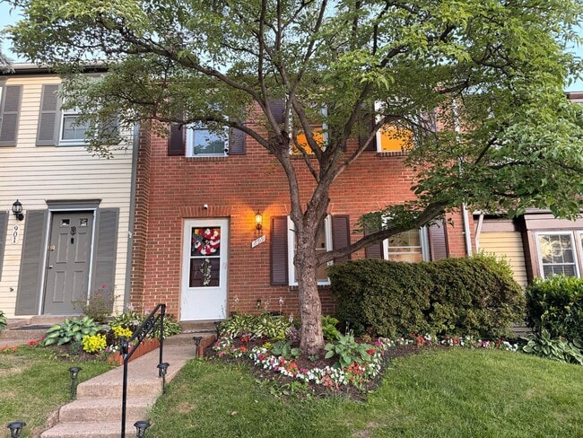 Building Photo - 899 Holborn Ct