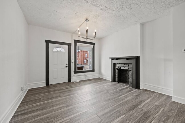 Photo - 941 E Whittier St