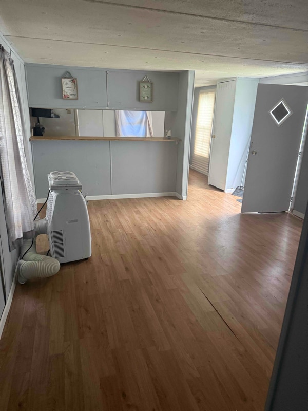 Photo - 519 Main St W