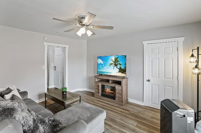 1001 N Elm St Unit 1001 N Elm St - Unit 3