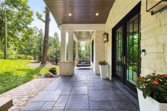 Photo - 306 Pinecrest Rd NE