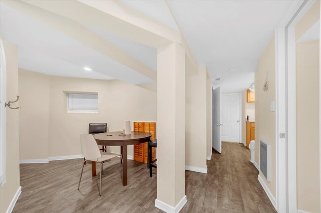 Photo - 2212 W Iowa St Unidad G