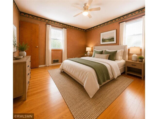 Photo - 13113 Irving Ave S
