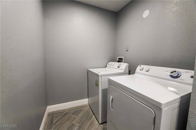 Photo - 6737 W Evanston Ave