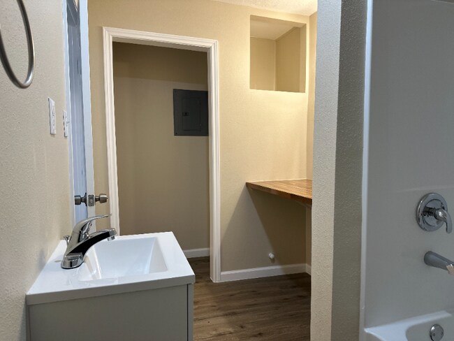 Photo - 135 W Monroe St Unit 5